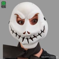Geistermaske mit zugenähtem Mund